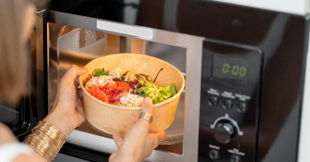 Can You Put A Metal Bowl In The Microwave?