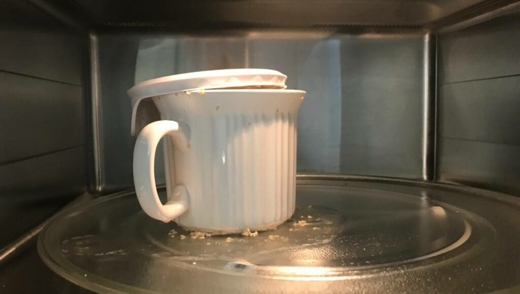 Can You Put Porcelain Mugs in the Microwave?