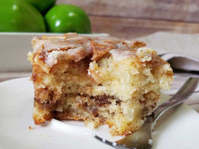 Apple Cinnamon Roll Cake