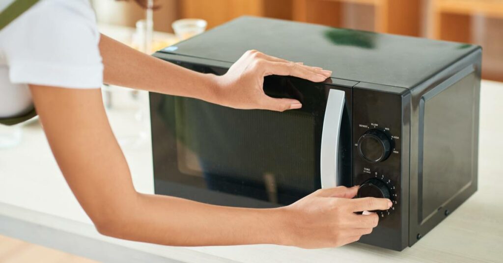 can a microwave get too hot & shut down?