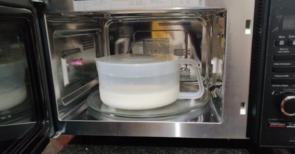 how to warm up milk in microwave