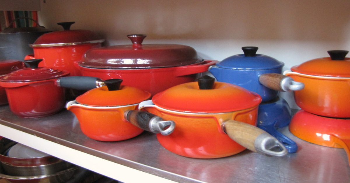 how can you tell a fake le creuset?
